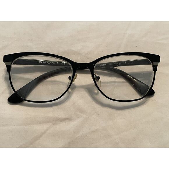 Authentic Women’s Vogue Eyeglass Frame VO 3963 352 53-18-140 Black KN22 - Picture 1 of 7